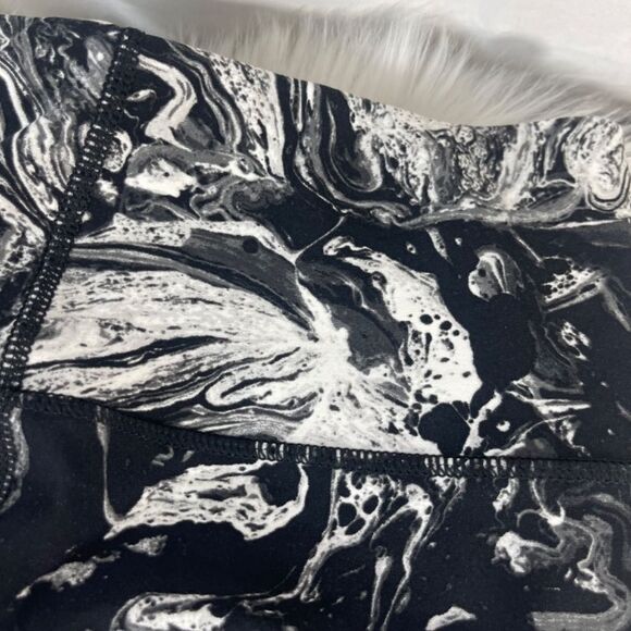 Torrid Active Black/White Marble Print Moisture Wicking Workout Leggings Sz  2X - Picture 5 of 7